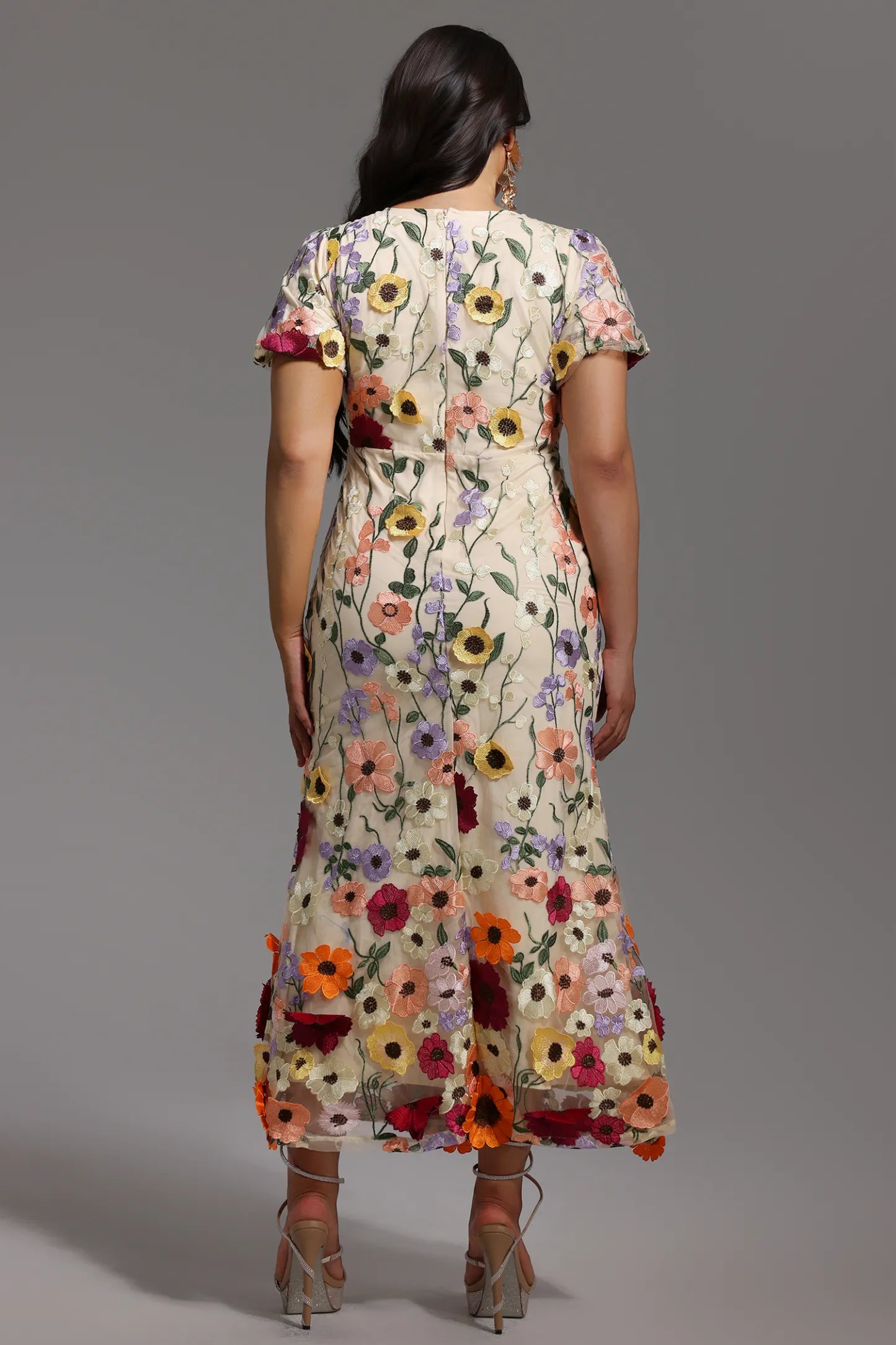 Nuan Short Sleeve Round Neck Flowers Fishtail Midi Dress